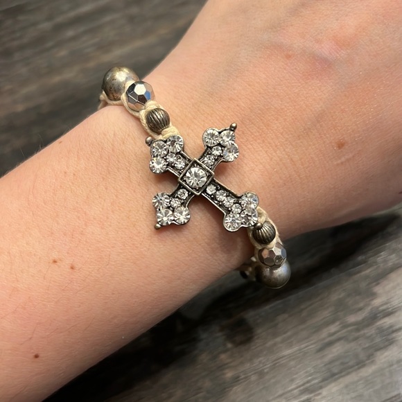 Bling cross bracelet - Picture 1 of 2